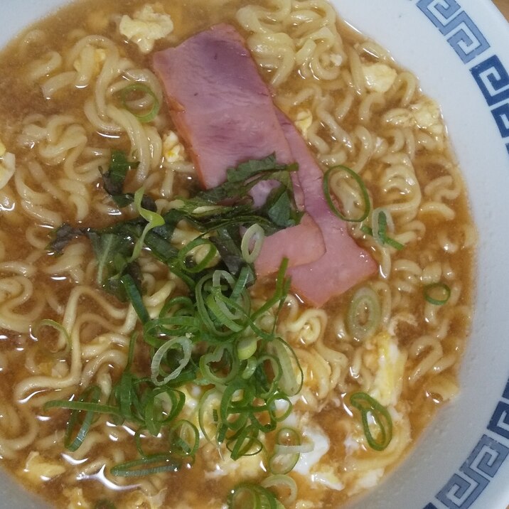 ふわふわ卵ネギ醤油ラーメン